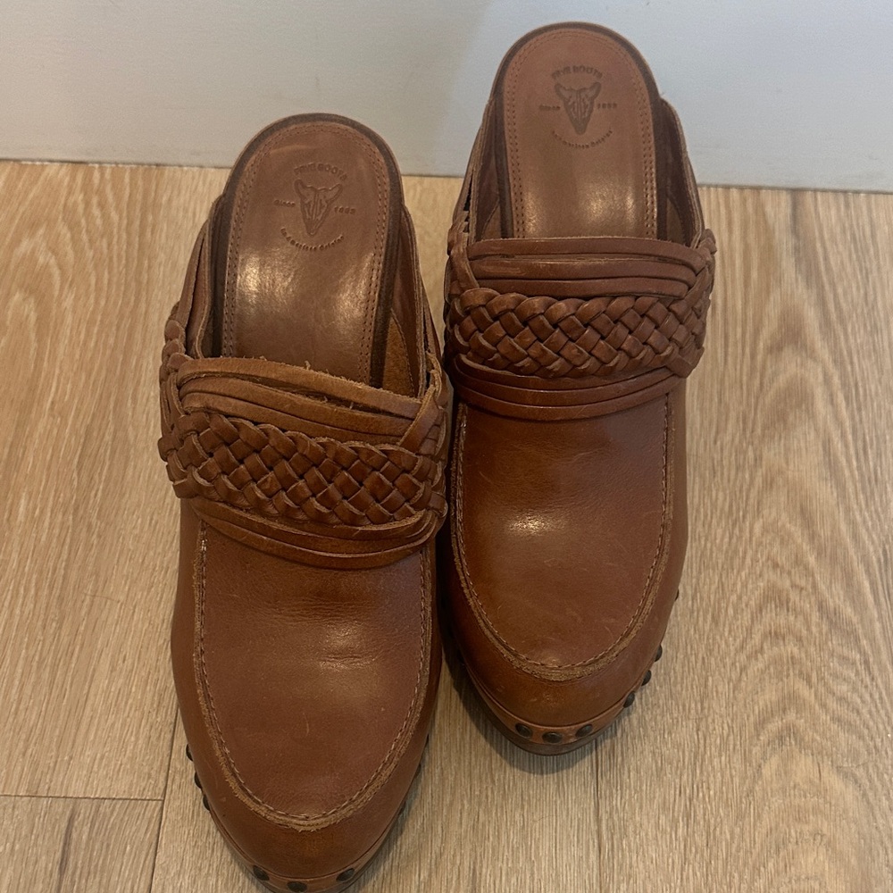 FRYE Boots Tan Leather Slip-On Loafers